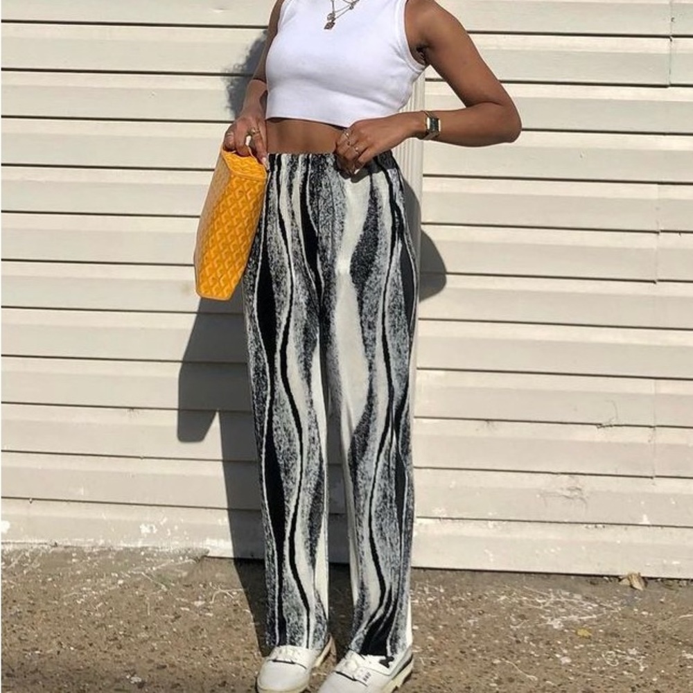 Source Unknown Store pleated abstract pants